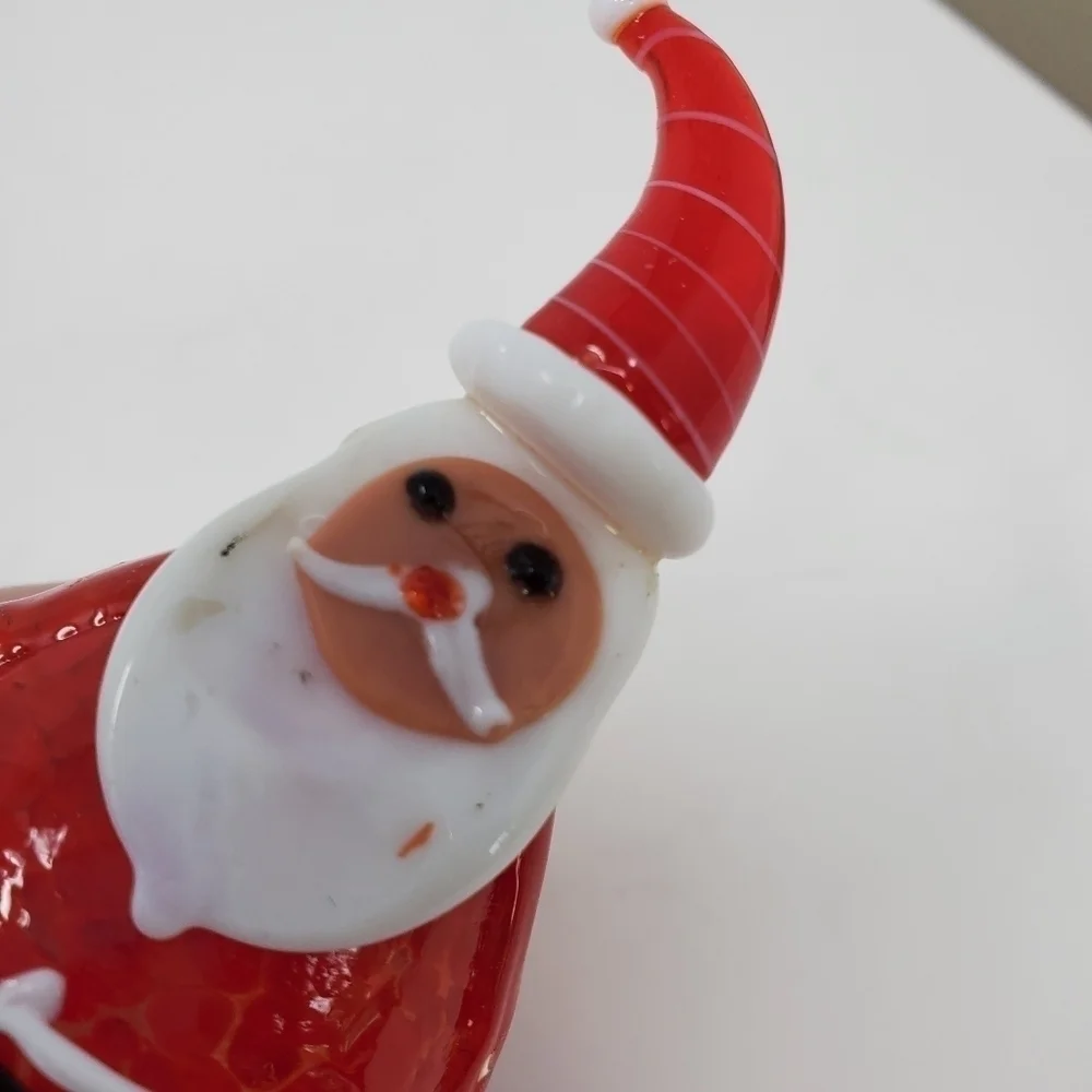 PIER 1 IMPORTS RED ART GLASS SANTA CLAUS SALT & PEPPER SHAKERS WITH ORIGINAL BOX